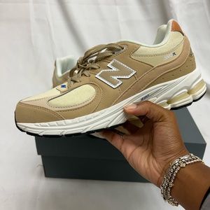 New Balance 2002R Beige